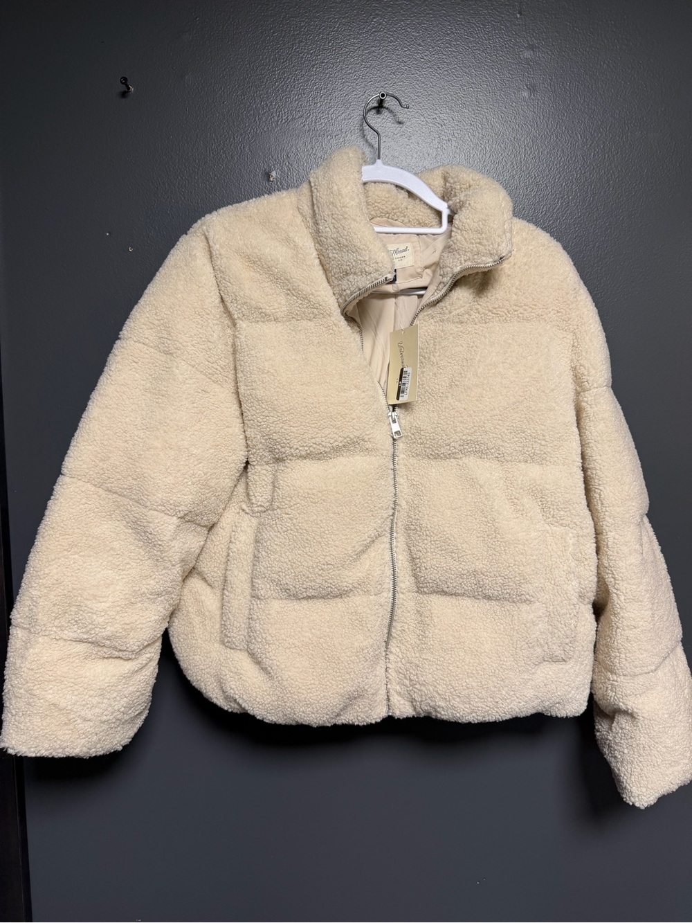 NWT Universal Thread Cream Sherpa Faux Fur Puffer Jacket Medium